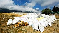 Everest Dağı'ndan Toplanan Çöpler